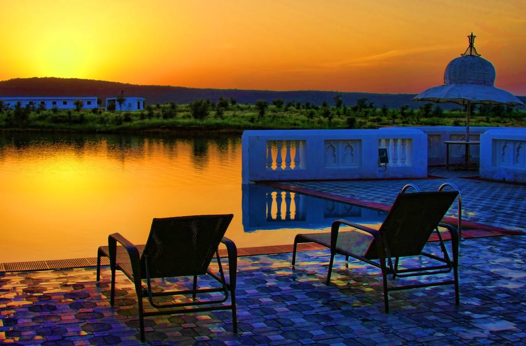 Juesta Lake Nahargarh Palace, Chittorgarh Parsoli Экстерьер фото