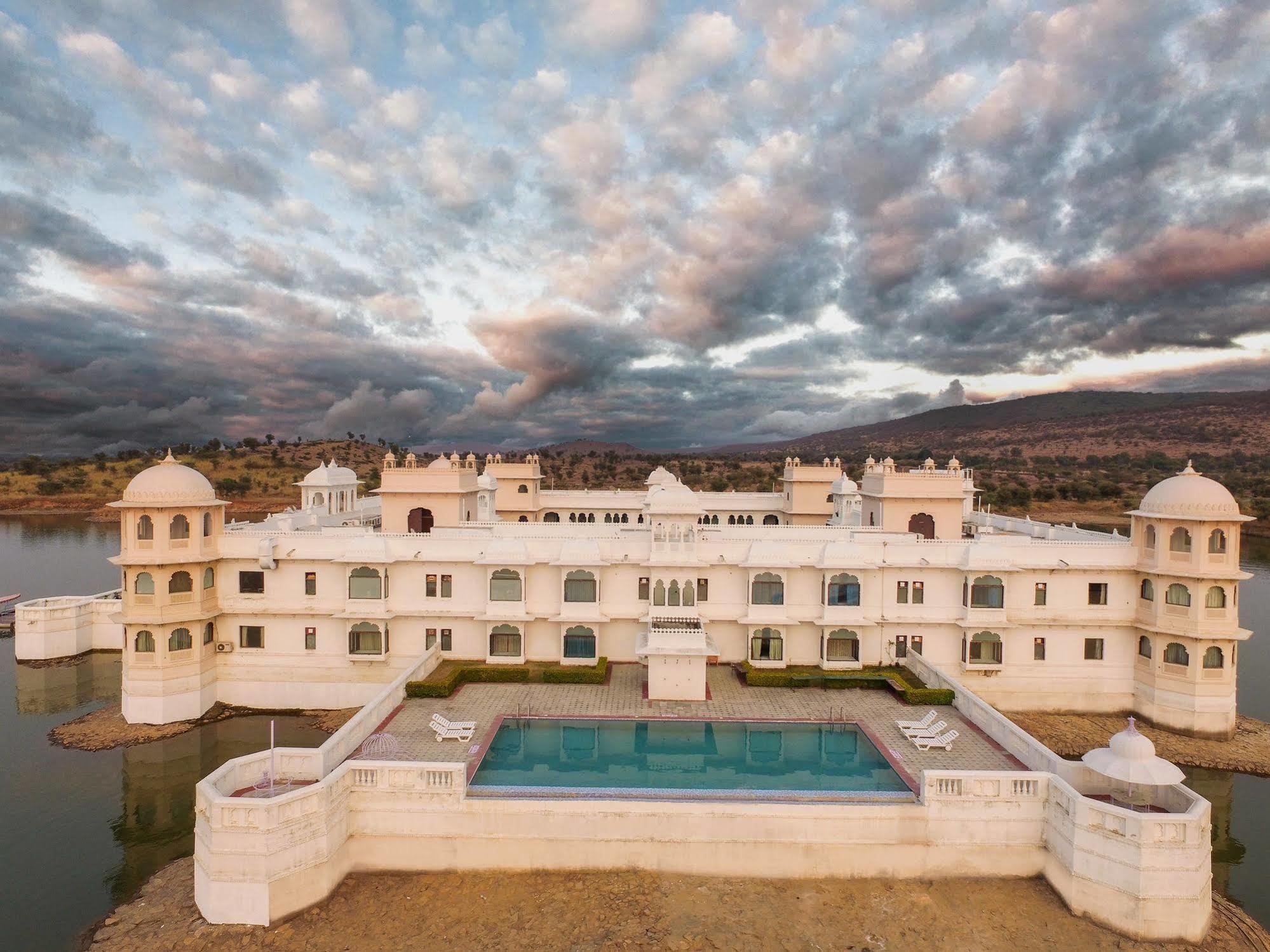 Juesta Lake Nahargarh Palace, Chittorgarh Parsoli Экстерьер фото